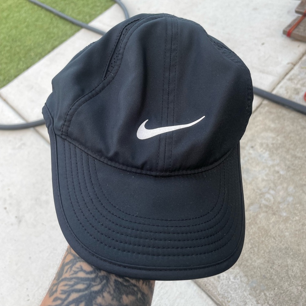 Nike featherlight dri fit hat